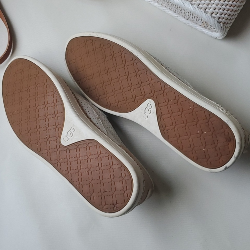 UGG Adley - Picture 3 of 6